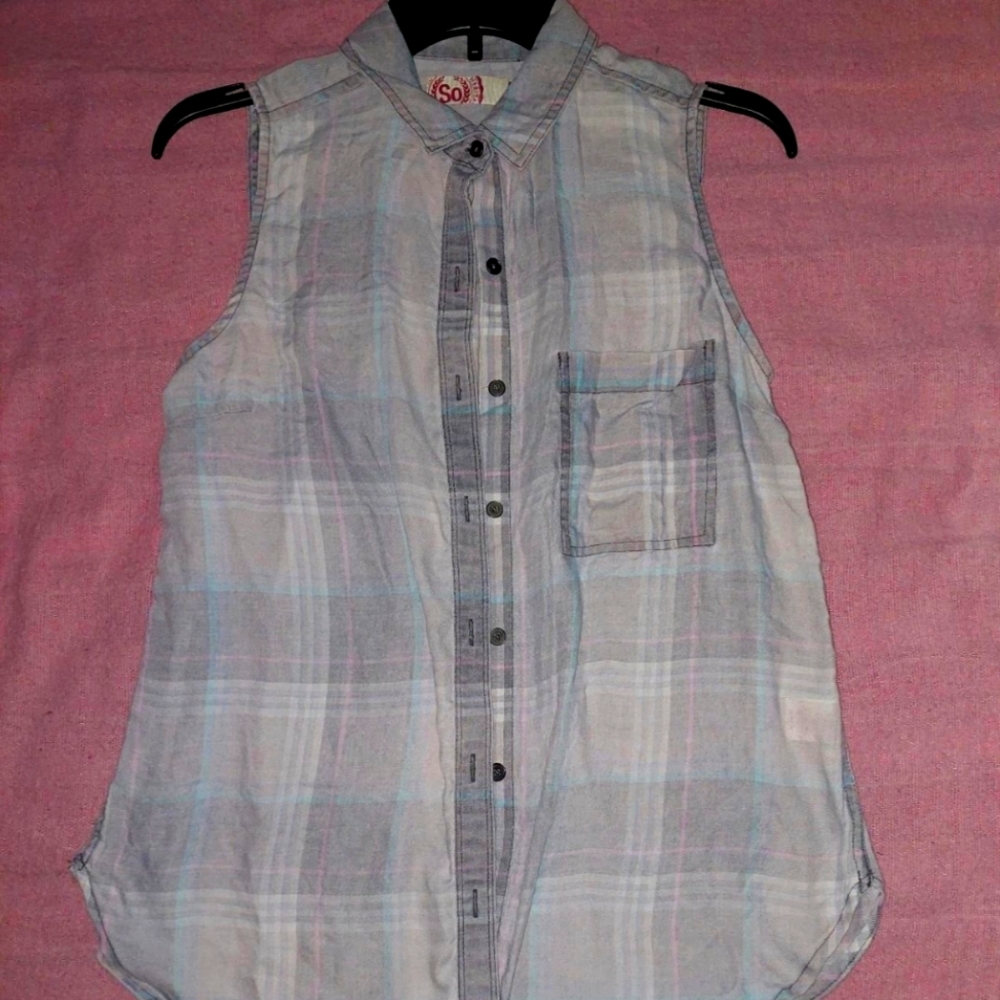So Wear It Declare It sleeveless collar top